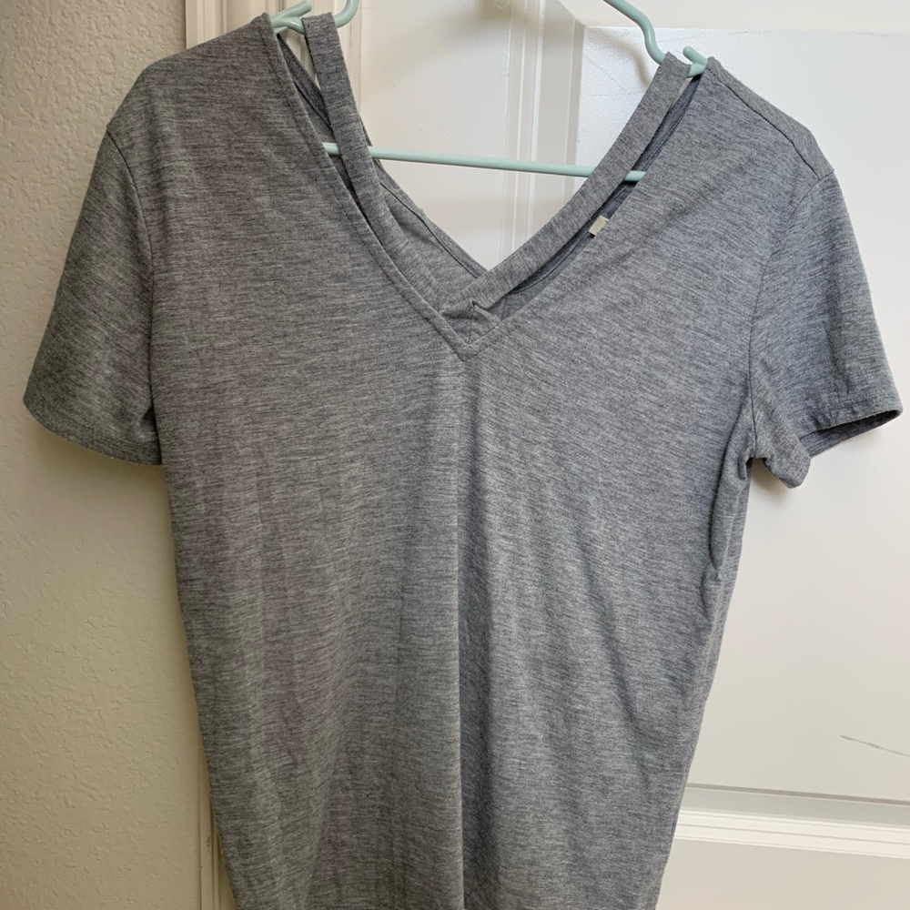 Criss cross front shirt!